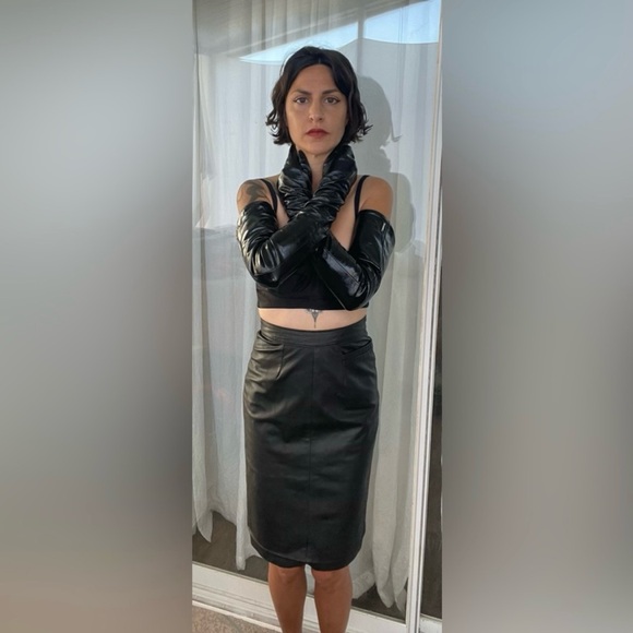 Vintage 80s Argentinian Leather perfect pencil skirt kick pleat black catwoman - Picture 5 of 16